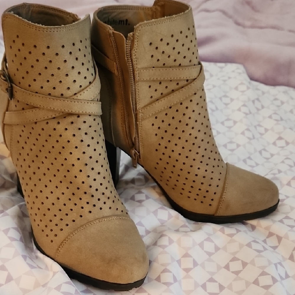 Women's Tan Ankle Boots